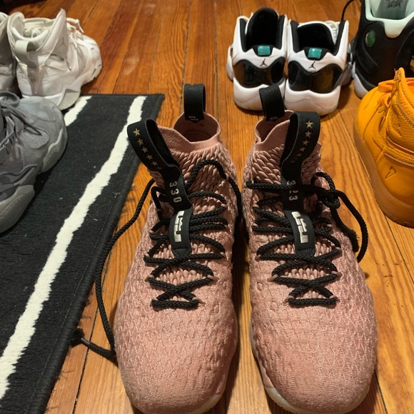Lebron 15 - Picture 5 of 6